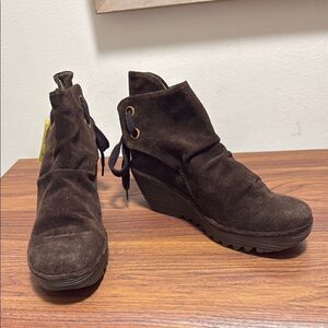 NWT Fly London Yada Brown Suede Ankle Boot, Back Lace, Platform Wedge. Size 10